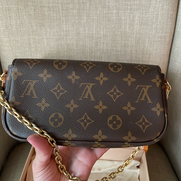 Authentic Louis Vuitton monogram wallet on chain ivy M81911 - Picture 5 of 11